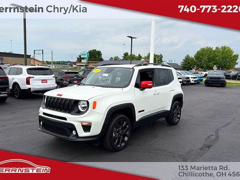 Used 2023 Jeep Renegade Latitude AWD/4WD image 3