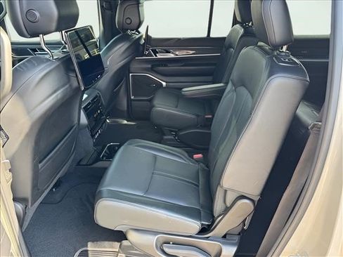 Used 2022 Jeep Wagoneer Series III w/ Convenience Group I AWD/4WD image 13