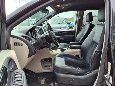 Used 2017 Dodge Grand Caravan SXT FWD image 13