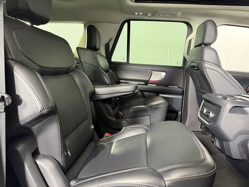 Used 2025 Ford Expedition Max Platinum AWD/4WD image 33