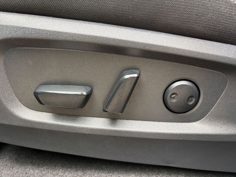 Used 2025 Nissan Pathfinder SV FWD image 22