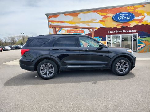 Used 2023 Ford Explorer XLT w/ Equipment Group 202A AWD/4WD image 6
