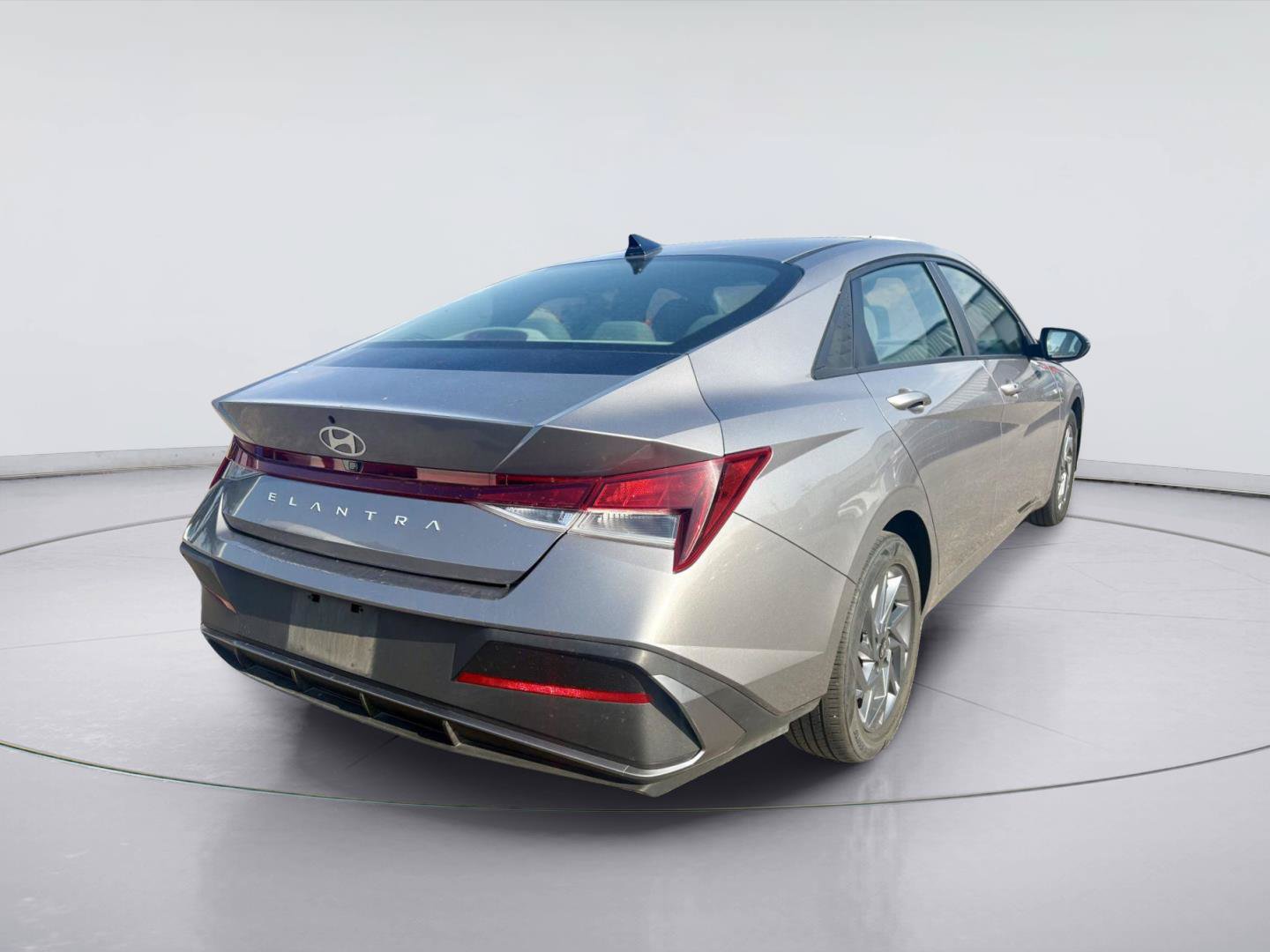 Used 2024 Hyundai Elantra SEL FWD image 6