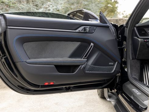 Certified 2025 Porsche 911 GT3 RS image 32