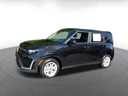 Used 2025 Kia Soul LX w/ LX Technology Package FWD image 8