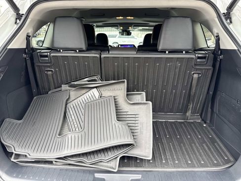 Used 2023 Toyota Highlander Limited image 11