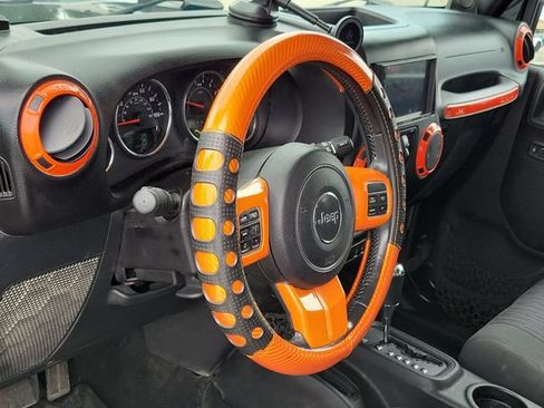 Used 2011 Jeep Wrangler Unlimited Sahara w/ Connectivity Group AWD/4WD image 6