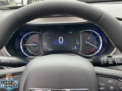 Used 2023 Chrysler Pacifica Limited w/ Uconnect Theater Family Group FWD image 44