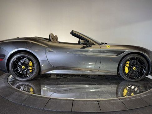 Used 2015 Ferrari California T RWD image 50