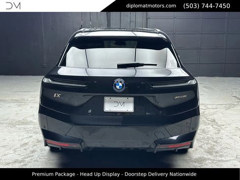 Used 2022 BMW iX xDrive50 w/ Premium Package image 6