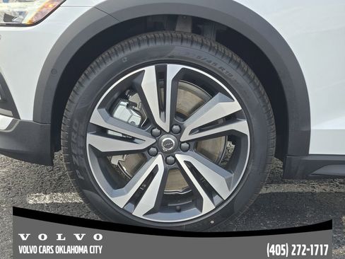 New 2026 Volvo V60 B5 Cross Country Plus w/ Climate Package AWD/4WD image 10