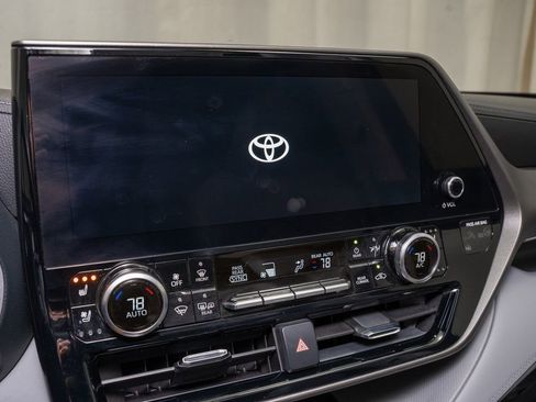 Used 2023 Toyota Highlander Limited image 15