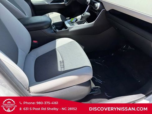 Used 2020 Toyota RAV4 XLE w/ Convenience Package FWD image 41
