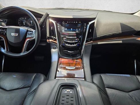 Used 2017 Cadillac Escalade ESV Luxury RWD image 17
