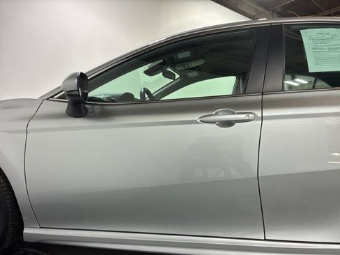 Used 2024 Toyota Camry SE image 10