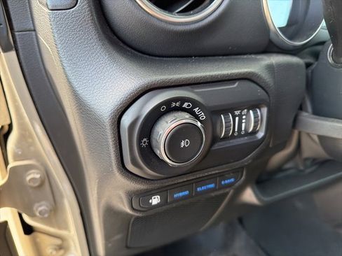 Used 2022 Jeep Wrangler Unlimited Sahara w/ Cold Weather Group image 17