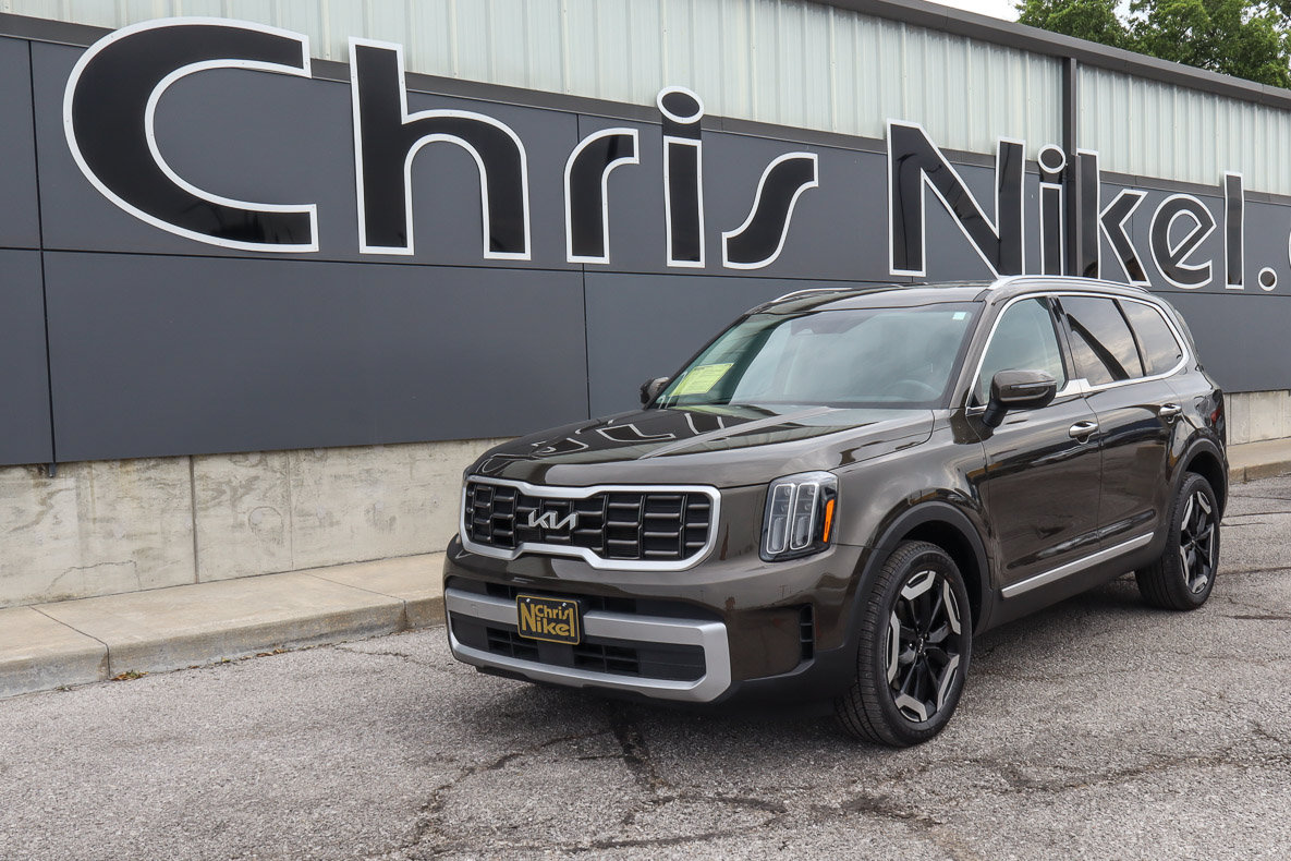 Used 2025 Kia Telluride S FWD image 1