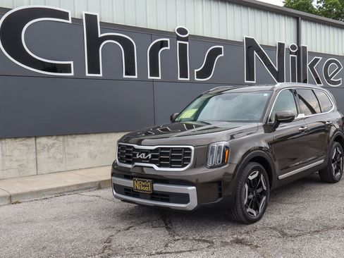 Used 2025 Kia Telluride S FWD image 1