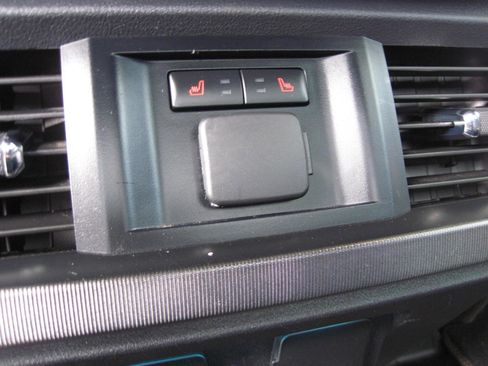 Used 2023 Ford F150 Platinum image 7