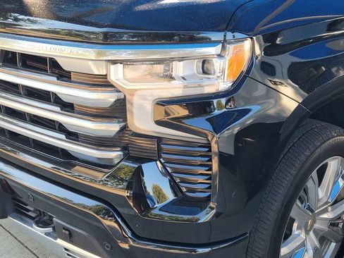 Used 2023 Chevrolet Silverado 1500 High Country w/ Technology Package AWD/4WD image 6