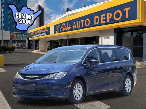 Used 2020 Chrysler Voyager LX FWD image 1