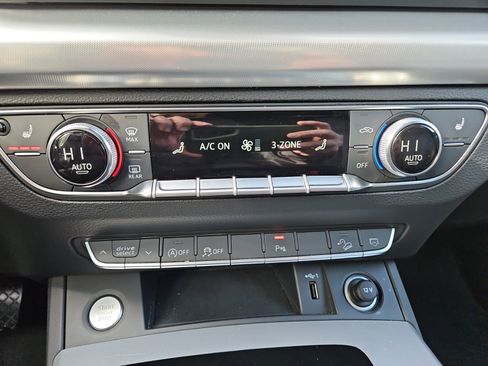 Used 2025 Audi Q5 2.0T Premium image 28