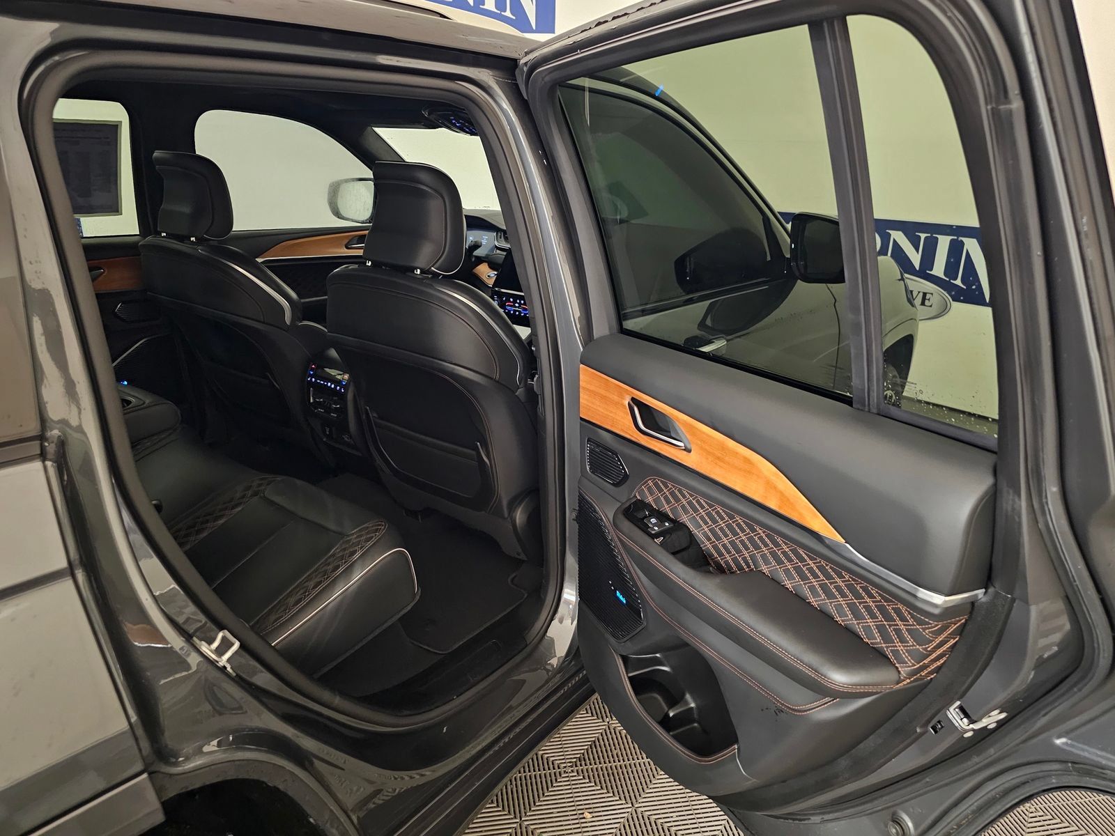 Used 2022 Jeep Grand Cherokee Summit AWD/4WD image 34