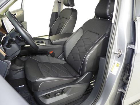 Used 2025 Volkswagen Atlas SE FWD image 22
