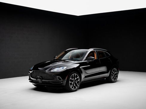Used 2023 Aston Martin DBX image 4