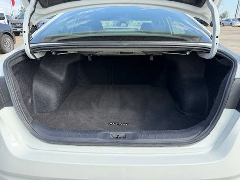 Used 2025 Nissan Altima 2.5 SV AWD/4WD image 8