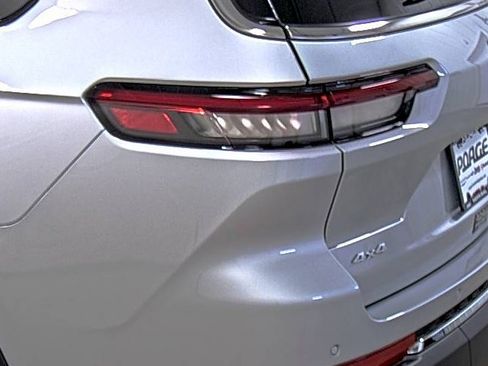 New 2025 Jeep Grand Cherokee L Limited w/ Luxury Tech Group II image 10