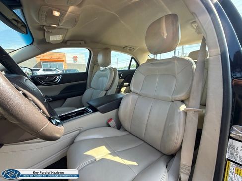 Used 2018 Lincoln Continental Premiere AWD/4WD image 21