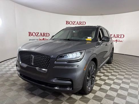 Used 2023 Lincoln Aviator Reserve w/ Equipment Group 201A RWD image 4