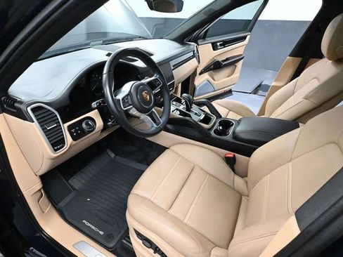 Used 2022 Porsche Cayenne Base image 24