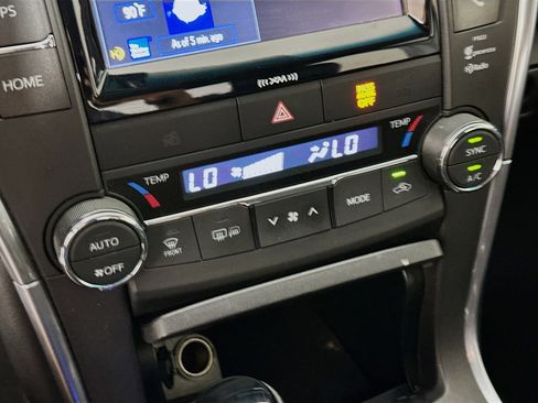 Used 2016 Toyota Camry XSE w/ Moonroof Package FWD image 22