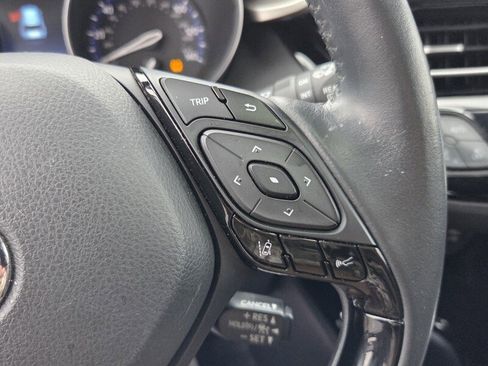 Used 2022 Toyota C-HR Limited image 23