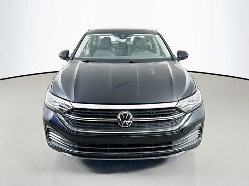 Used 2024 Volkswagen Jetta SE FWD image 2