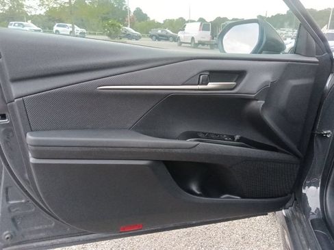 Used 2025 Toyota Camry SE FWD image 12