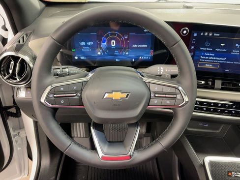 New 2026 Chevrolet Equinox LT w/ Convenience Package II FWD image 17