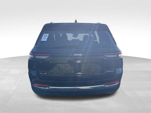 Used 2023 Jeep Grand Cherokee Limited AWD/4WD image 4