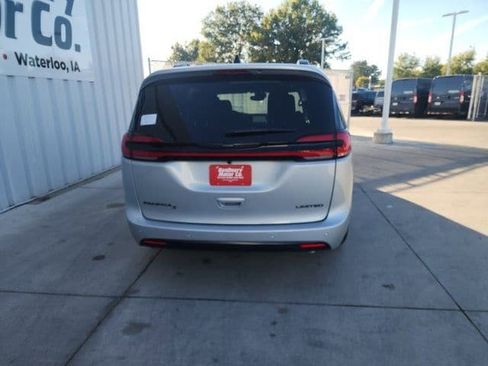 New 2026 Chrysler Pacifica Limited w/ S Appearance Package image 18