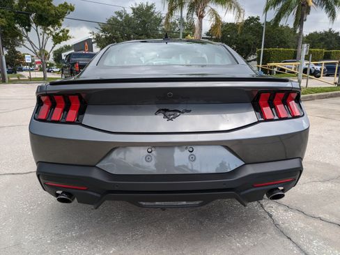 Used 2025 Ford Mustang Coupe RWD image 5