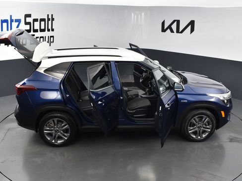 Used 2021 Kia Seltos S AWD/4WD image 32