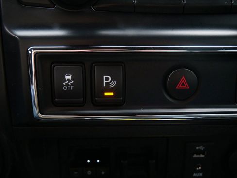 Used 2018 Nissan Titan SL w/ Midnight Edition AWD/4WD image 21