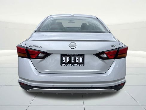 Used 2024 Nissan Altima 2.5 SV image 3