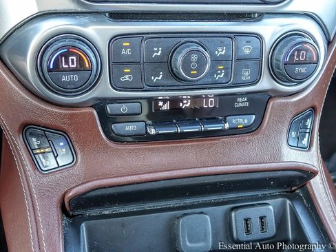 Used 2019 Chevrolet Suburban Premier image 17
