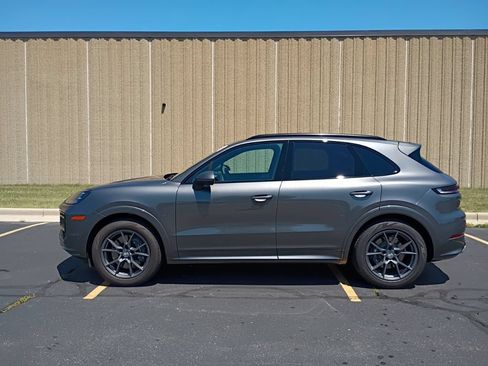 Certified 2026 Porsche Cayenne AWD/4WD image 2