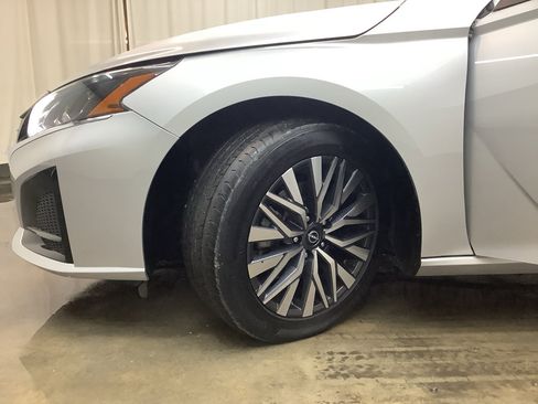 Used 2023 Nissan Altima 2.5 SV FWD image 25