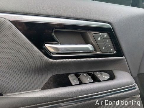 Used 2024 GMC Sierra EV Denali image 31