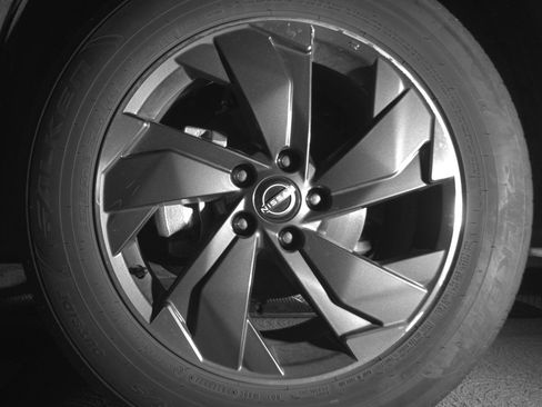 Used 2025 Nissan Rogue SV image 12